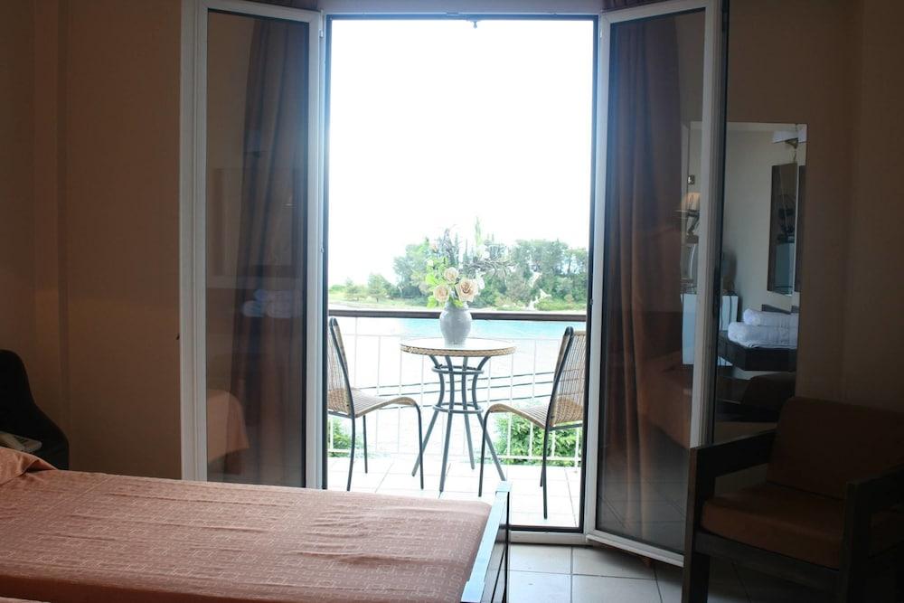 Aegli Perama (Corfu)